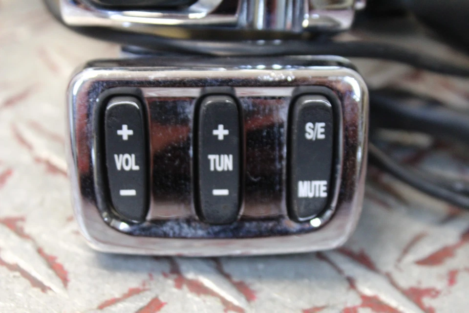 2008 VICTORY VISION TOURING LEFT CONTROL SWITCH W/ RADIO CONTROL BUTTONS VVT2 - Image 2 of 4