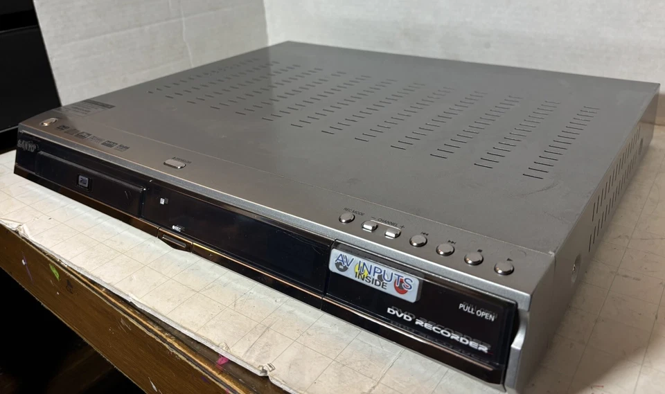 Sanyo DRW-500 Slim DVD Recorder/Player - Tested Works - No Remote - Image 3 of 4