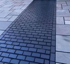 Universal Paving Black Natural Cobble Setts Limestone Paving 40-60mm