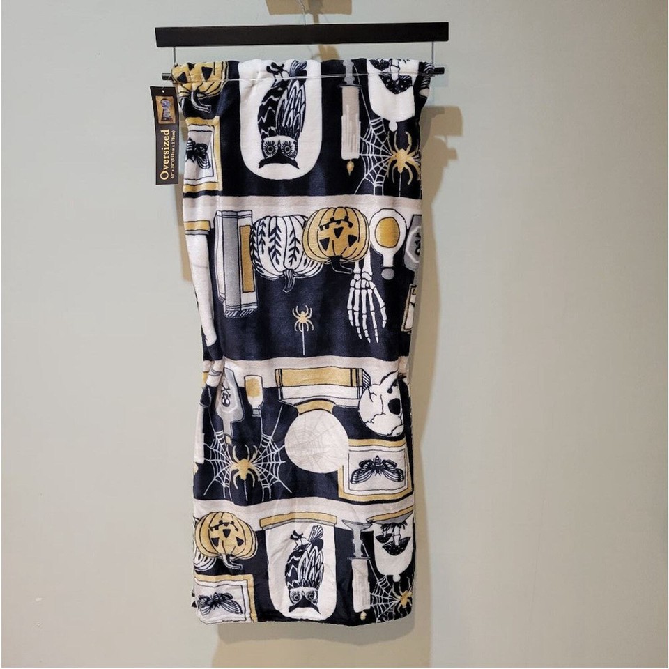 CYNTHIA ROWLEY Curious oversized decorative throw. 60" x 70" Halloween