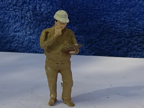 Vintage 1,75" bemalter Mann mit Schutzhut Bleifigur - Bild 2 von 3