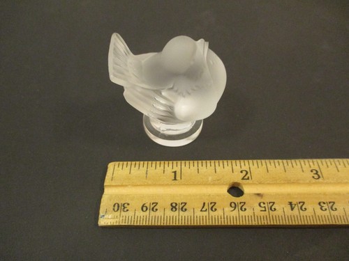 Lalique Crystal Frosted Sparrow Bird Figure Small 2" Head Up - Picture 8 of 8