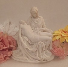 Michaelangelo "The Pieta" Statue (Jesus & Mary) 6.25 Inches (height) White  New