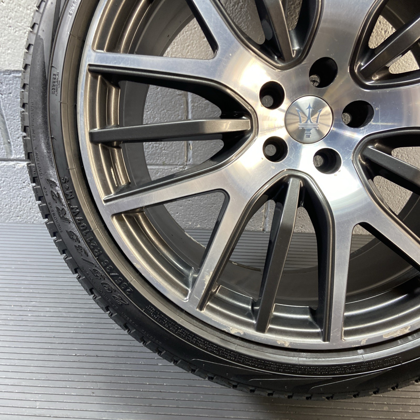 2017-2024 Maserati Levante M161 Rear Wheel Rim W/ Tire 10.5Jx21 ET53 OEM *NOTE*