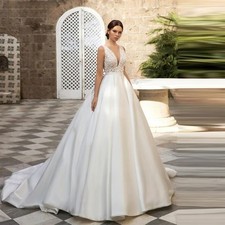 Luxury V-Neck Wedding Dresses Sleeveless Lace Appliques Sweep Train Bridal Gowns