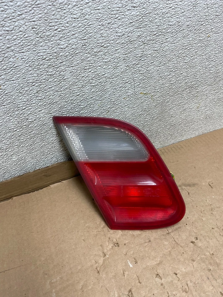 Luz trasera interior izquierda conductor Mercedes Benz CLK 1998-2003 U8609 DW Foto 3 de 4