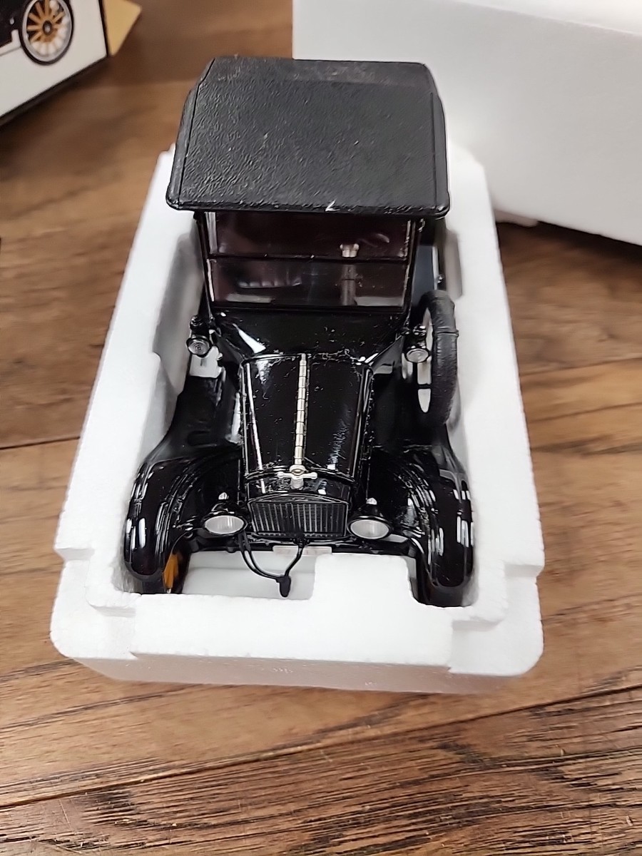 スナップオン　フォードモデルT  1/18 ケース付き Snap-On Tools 1923 Ford Model T Cargo Truck 1:18 Scale