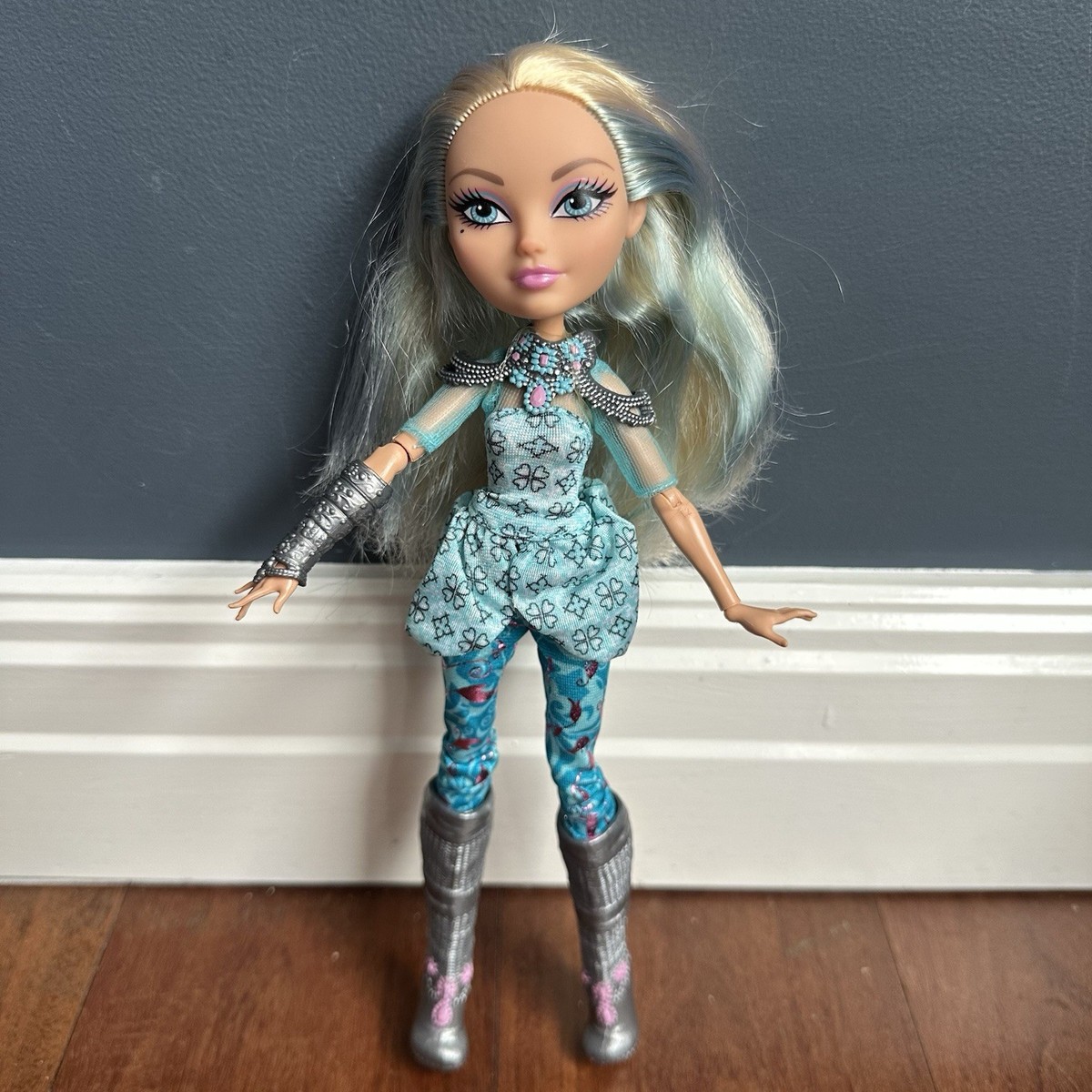 Ever After High Darling Charming Dragon Games Doll Boots Outfit
