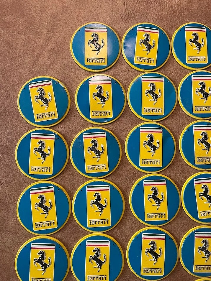 Lote de 23 emblema insignia coche hojalata cereal Wheaties vintage años 50 Ferrari Foto 3 de 4