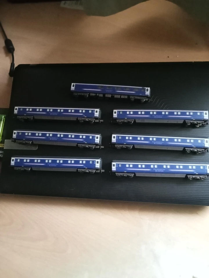 6 + 1 Graham Farish N Gauge Caledonian Livery Sleeper Coaches Boxed - Image 3 of 4
