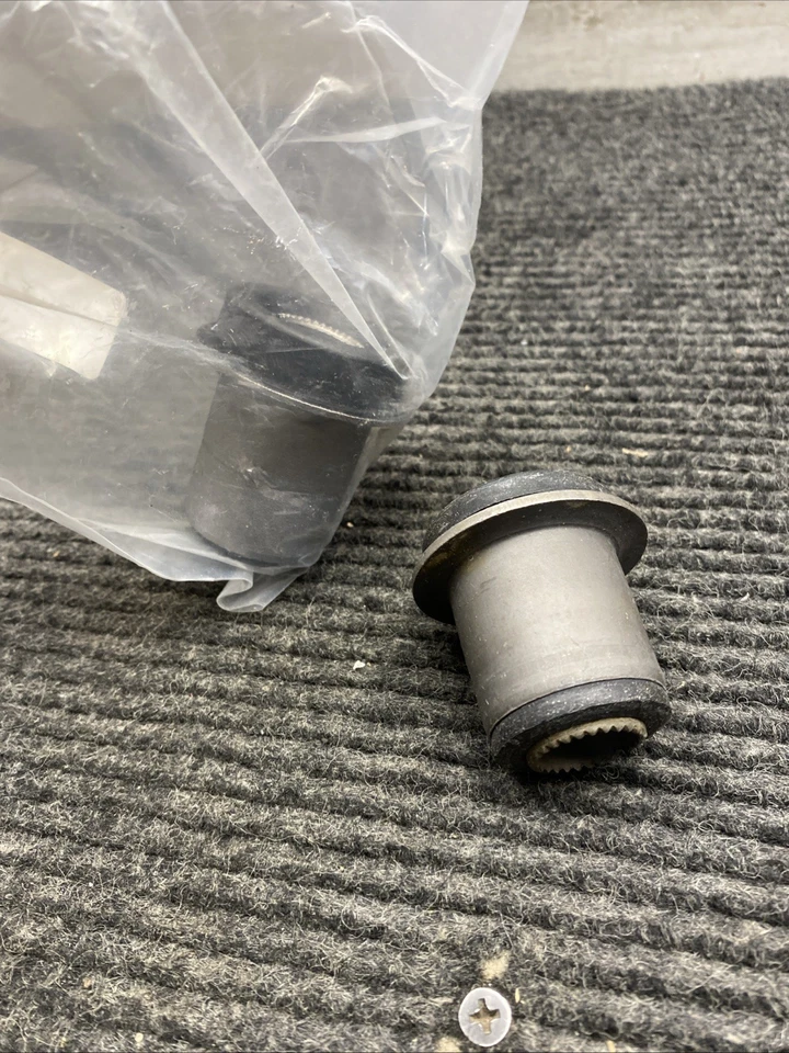 MOOG K6144:控制臂衬套前盖适用于 1974 - 1975 PONTIAC GRANDVILLE — 第 2/4 张图片