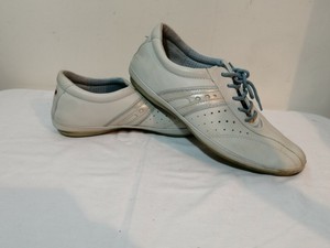 ecco ladies white trainers