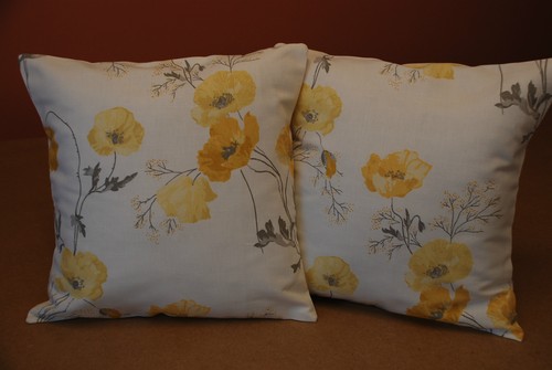 DOS CUBIERTAS DE COJÍN HECHAS A MANO EN LAURA ASHLEY AMAPOLA PRADO PRÍMULA - Imagen 6 de 7