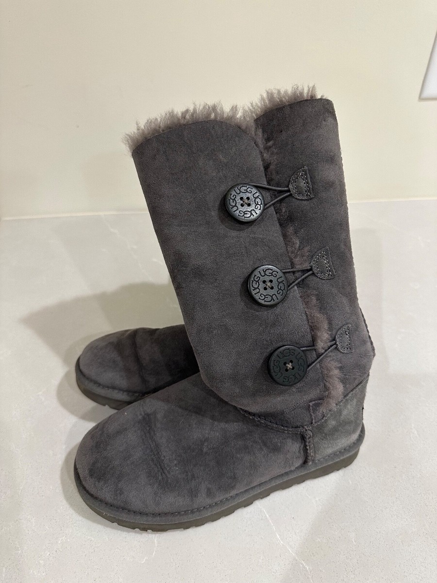 UGG WOMENS BAILEY BUTTON TRIPLET アグ UGG Bailey Button Triplet II Women's Boot, Size 8 Cream