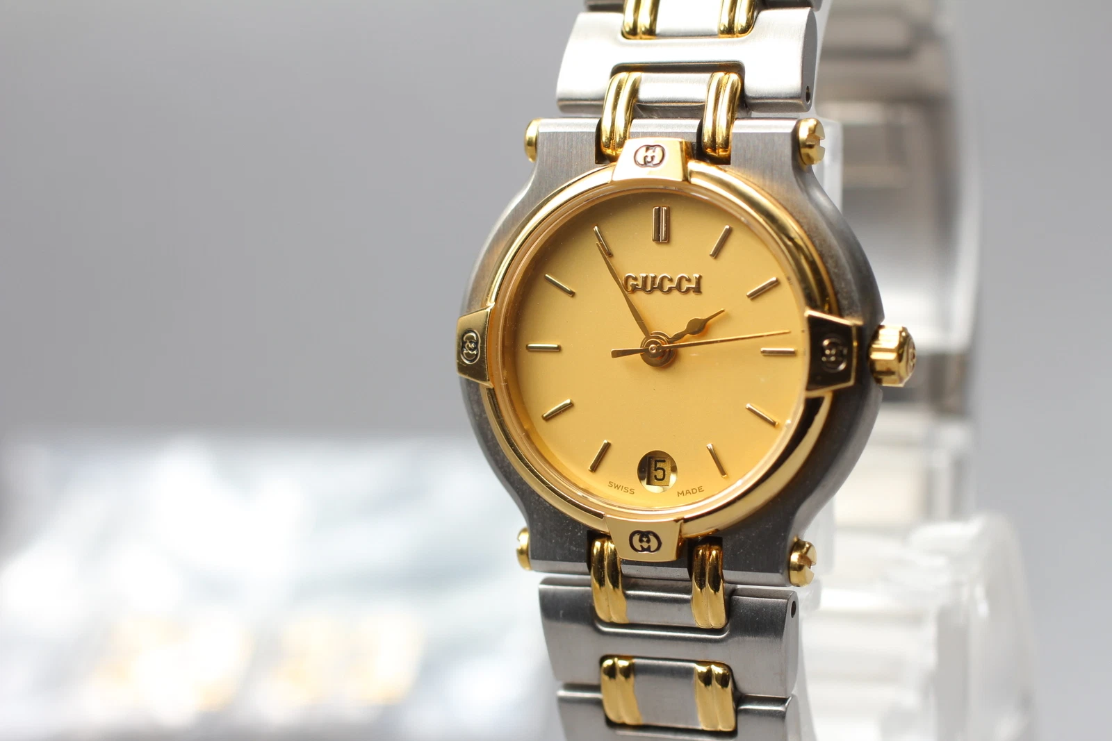 [Presque comme neuve] Montre à quartz femme vintage GUCCI 9000L cadran doré 25 mm du JAPON