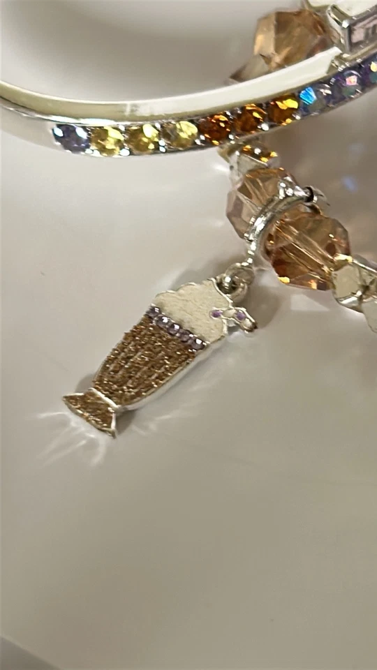 Pulsera Bomb Party Soda Shop Pulsera Pilas de Cristal más Regalo Precio de venta sugerido por el fabricante $134 Foto 2 de 4