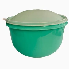 VTG Tupperware Lettuce Keeper Crisper Green #1424-2 With Dome Lid