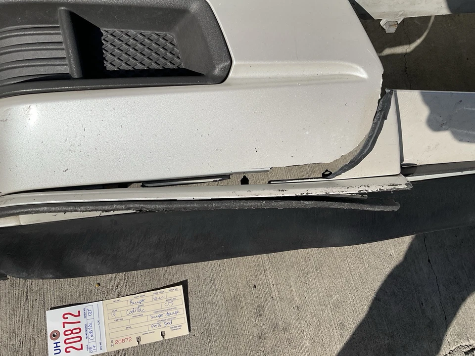 2008 2013 CADILLAC CTS FRONT BUMPER COVER W/ GRILLE OEM - Image 4 of 4