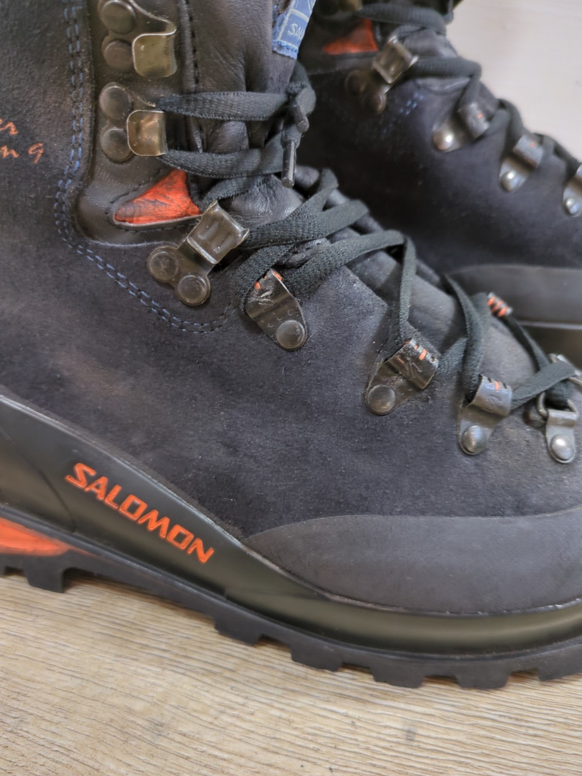 Stivali da trekking Salomon Super Mountain 9 taglia 5 UK ottima usura ottime suole