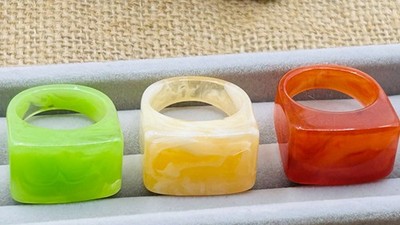 x 3 bunte klobige Harz/Kunststoff/Acryl Ringe grün, rot, gelb Größe P
