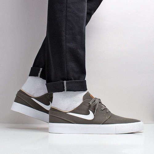 NIKE SB ZOOM JANOSKI CANVAS RM SIZE 4 