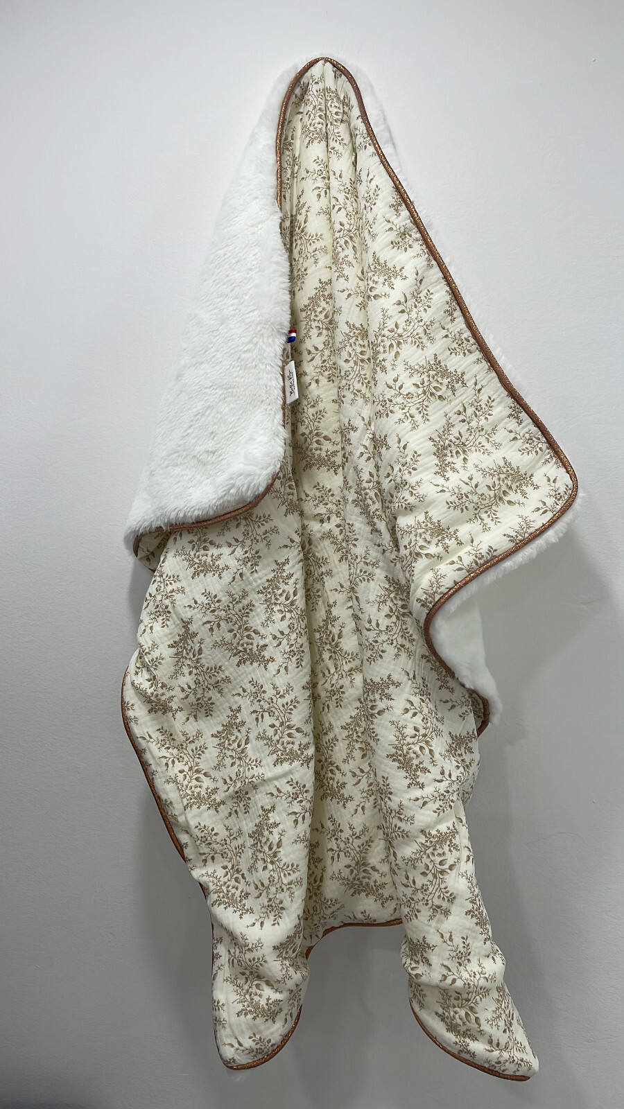 Couverture bébé anti-froid en sherpa et gaze de coton fait main beige taille 70X90 cm