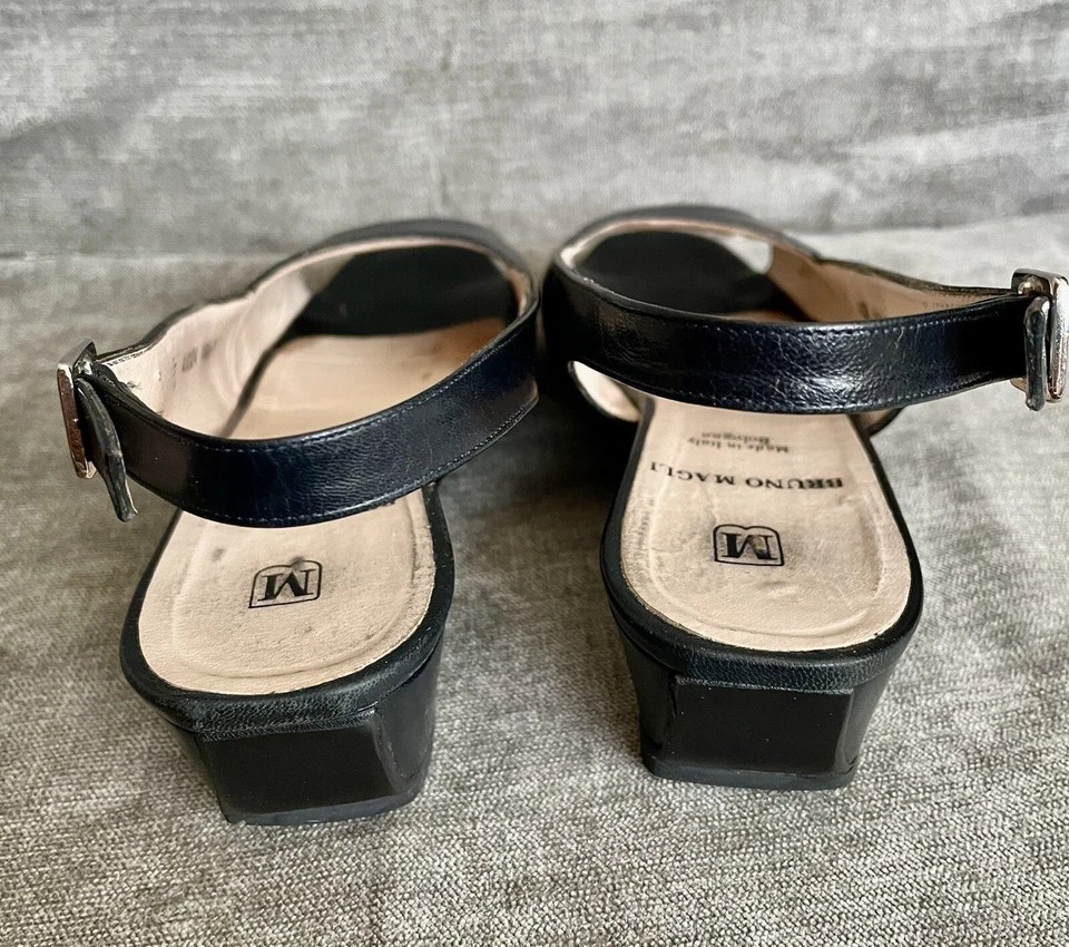 Bruno Magli 尺码 7AA 窄黑色露趾鞋 二手 — 第 2/4 张图片