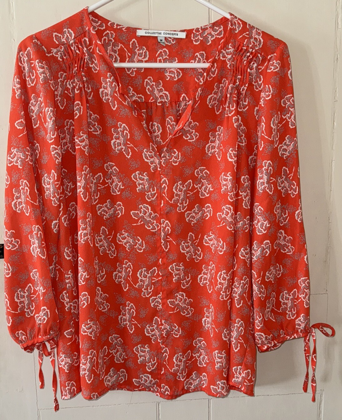 Collective Concepts - Coral floral 3/4 sleeve V-neck blouse, M Lightweight