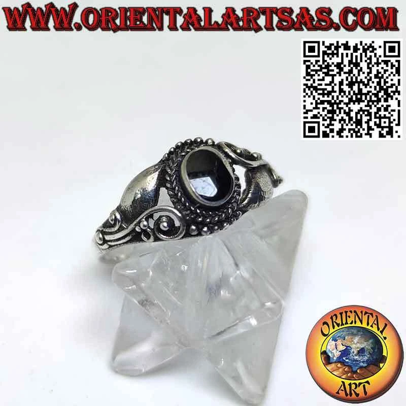 Anello in argento 925‰ con onice ovale e decorato con un fiore di lilla sui lati - Immagine 3 di 4