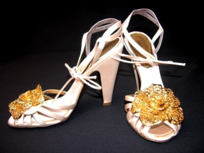 New $1125 ROBERTO CAVALLI Beige 3-D Flower SWAROVSKI Crystals Shoes It 36 - US 6