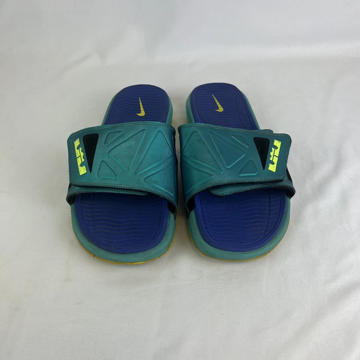 Thriller søm Gymnastik Nike Air Max Lebron James Slide Men's Sandals/ Slides Size US 9-10 Blue Green | eBay Thriller søm Gymnastik Nike Air Max Lebron James Slide Men's Sandals/ Slides Size US 9-10 Blue Green | eBay
