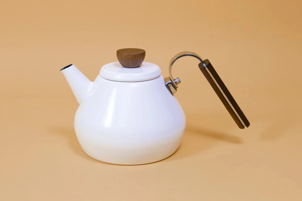 ¡Tetera esmaltada Hario Bona! Prensa francesa caldera de agua de café con diseño de vidrio Foto 2 de 4