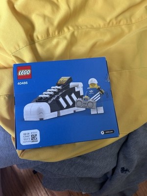 Lego  Mini Adidas Originals Superstar 40486 with minifigure NEW shoe sneaker