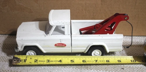 TONKA small Vintage (1960's) tow truck