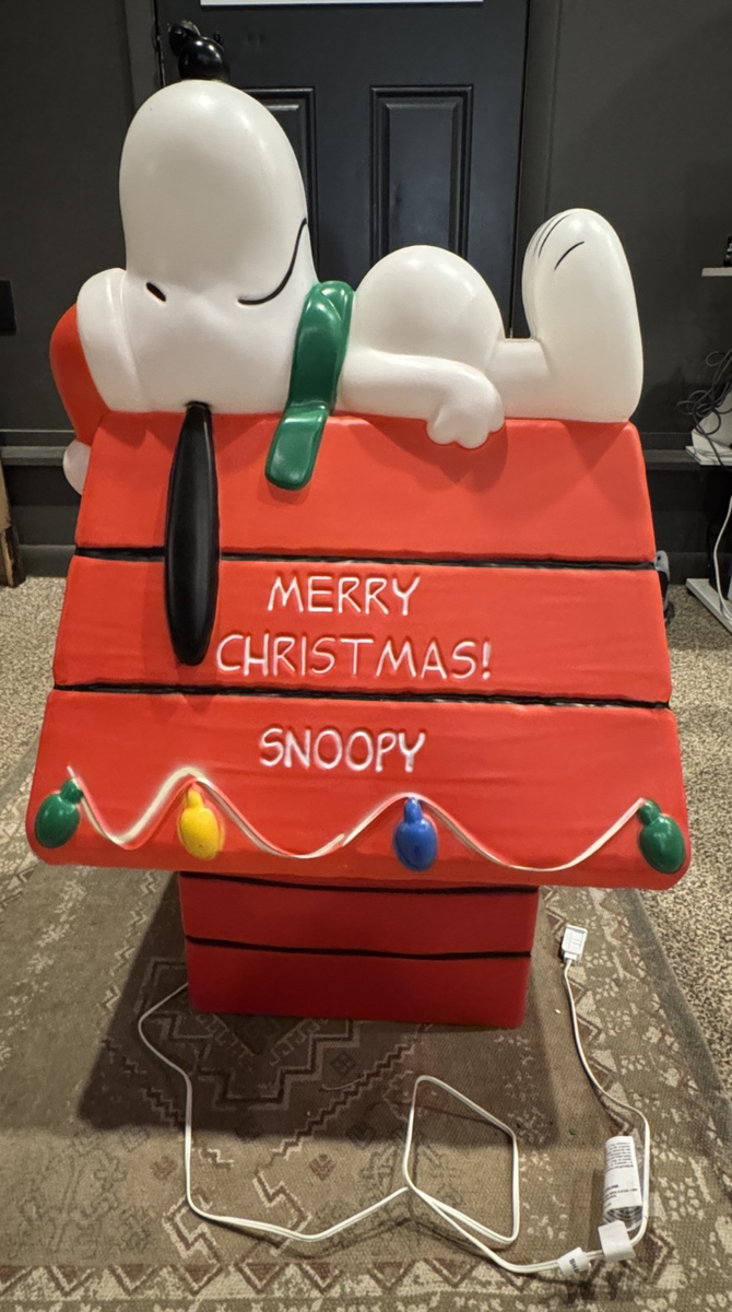PEANUTS SNOOPY Doghouse Christmas 3 FT LIGHT UP Blow Mold Outdoors