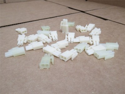 229503 New-No Box; AMP 172165-1 Lot-25 Rectangular Connectors 2Pos; 1-Row; 600V