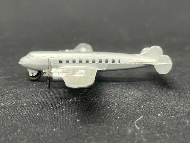 Vintage Tootsietoy - Super Mainliner Propeller Airplane, DC-4 United NC 20100 - Image 2 of 4