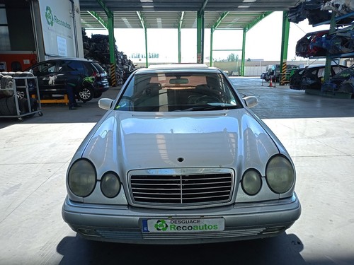 2108880123 REJILLA DELANTERA / 5518635 PARA MERCEDES-BENZ CLASE E W210 E 320 - Imagen 8 de 10