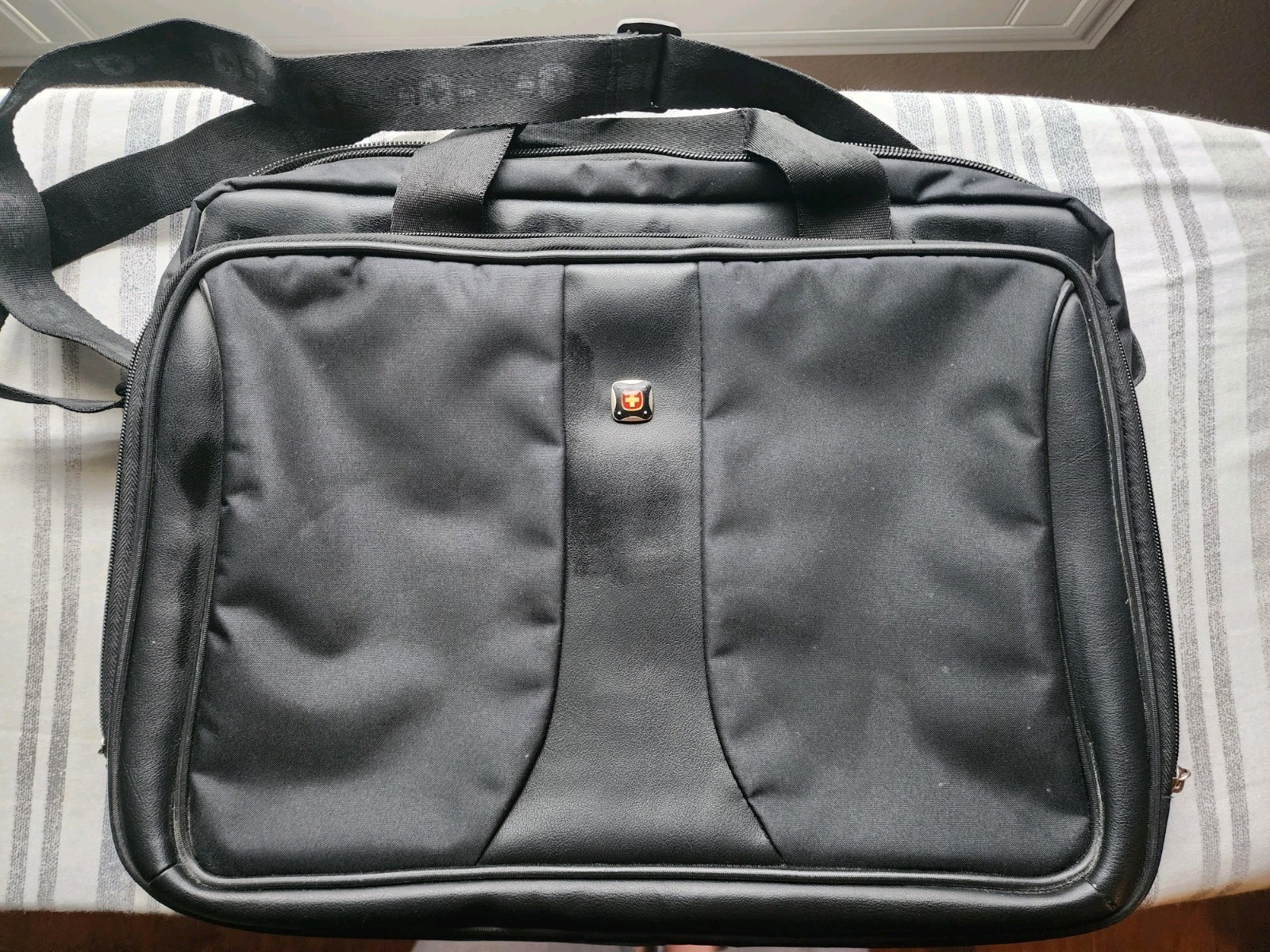 Swiss Army Black Nylon Computer Laptop Shoulder Messenger Ba