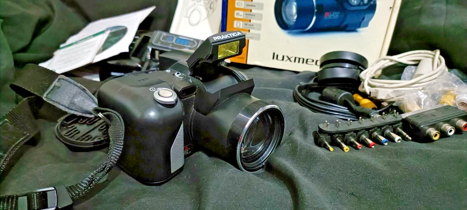 PRAKTICA Luxmedia 4008 Digital Camera with Accessories & Manuals VGC & Working - Image 4 of 4