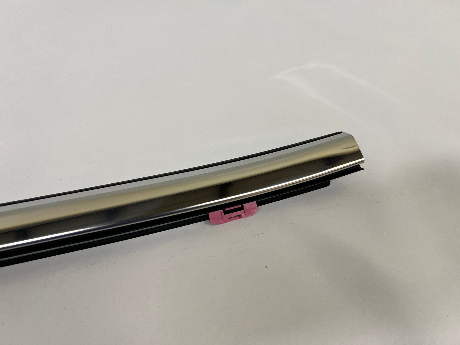 86823419 2019-2022 2023 chevy silverado 1500 front right door belt  