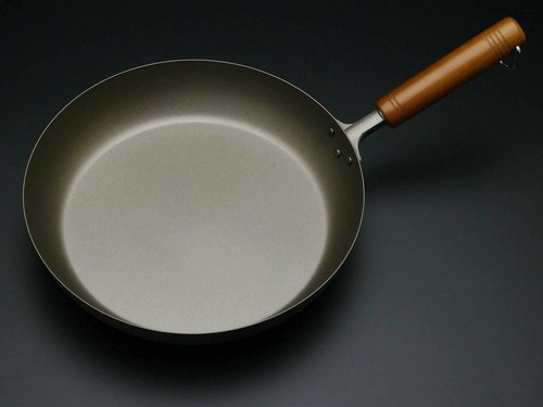 Pure Titanium Frying pan with wooden handle Amazing Lightweight! Made in Japan - 第 1/6 張圖片