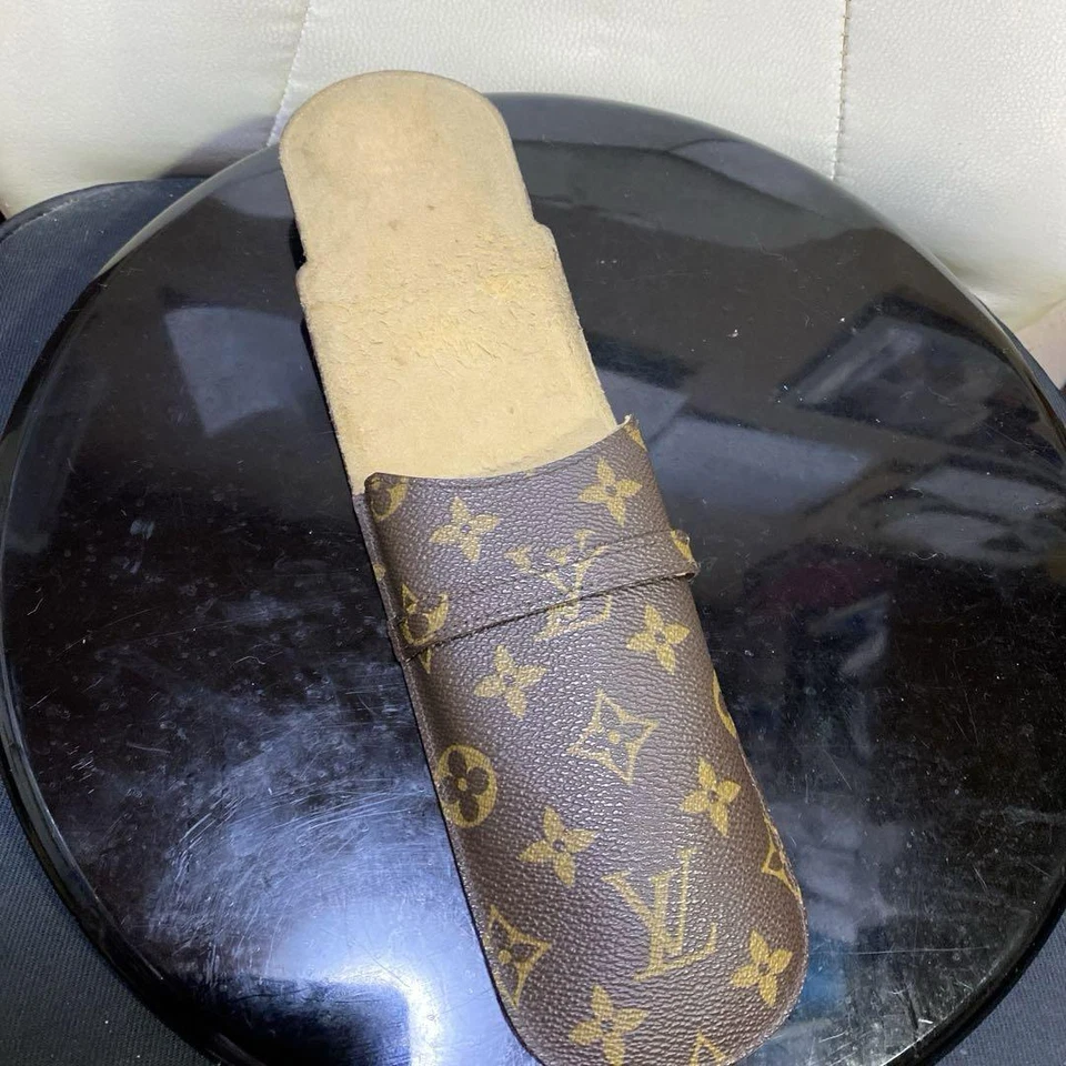 Auténtico estuche con monograma Louis Vuitton para gafas de lunetas Foto 2 de 4