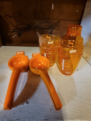 NEW 4 Pc Cointreau Margarita Gift Kit, 2 Drink Shakers & Citrus Lime ...