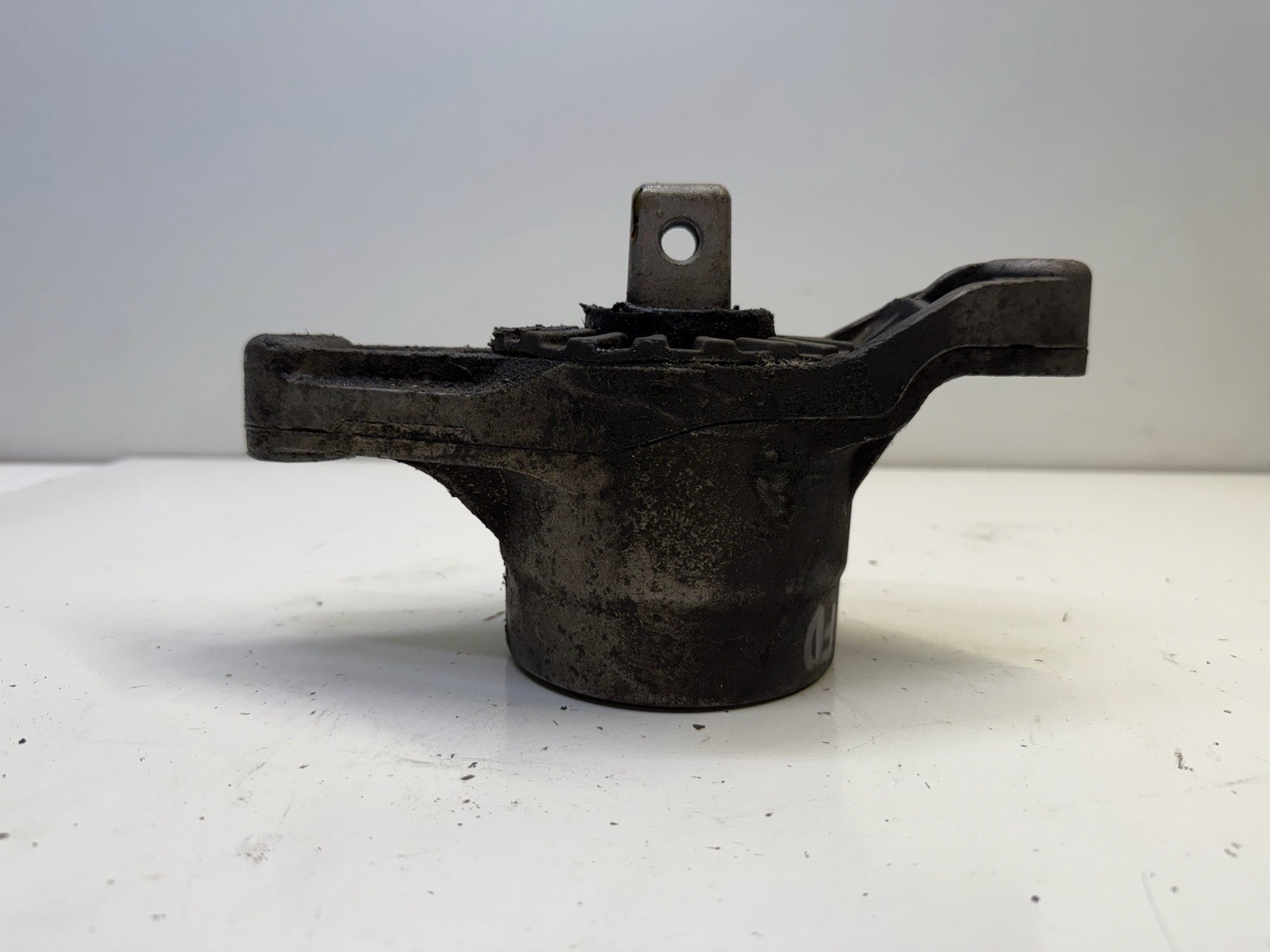 Maserati Ghibli Quattroporte Left Driver Lh  Motor Mount 3.0 V6 Engine