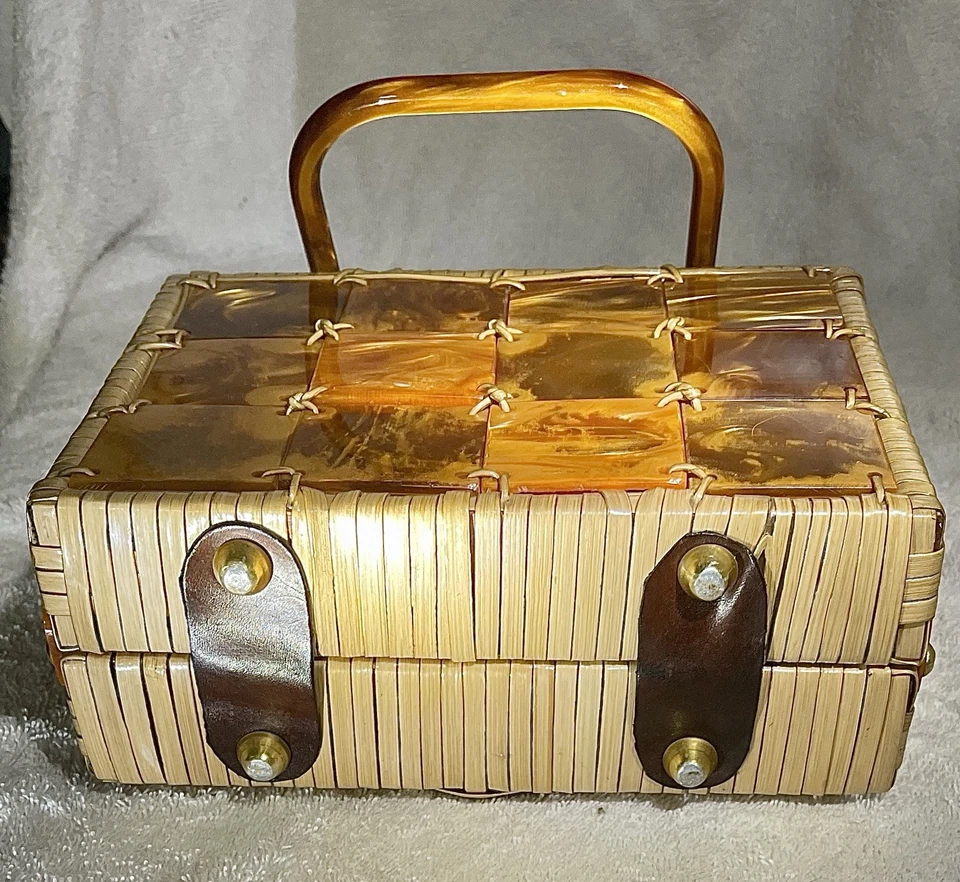 BOLSO DE MANO VINTAGE STYLECRAFT LUCITE AÑOS 50 ÁMBAR PERLA Y CESTA DE MIMBRE MCM Foto 4 de 4