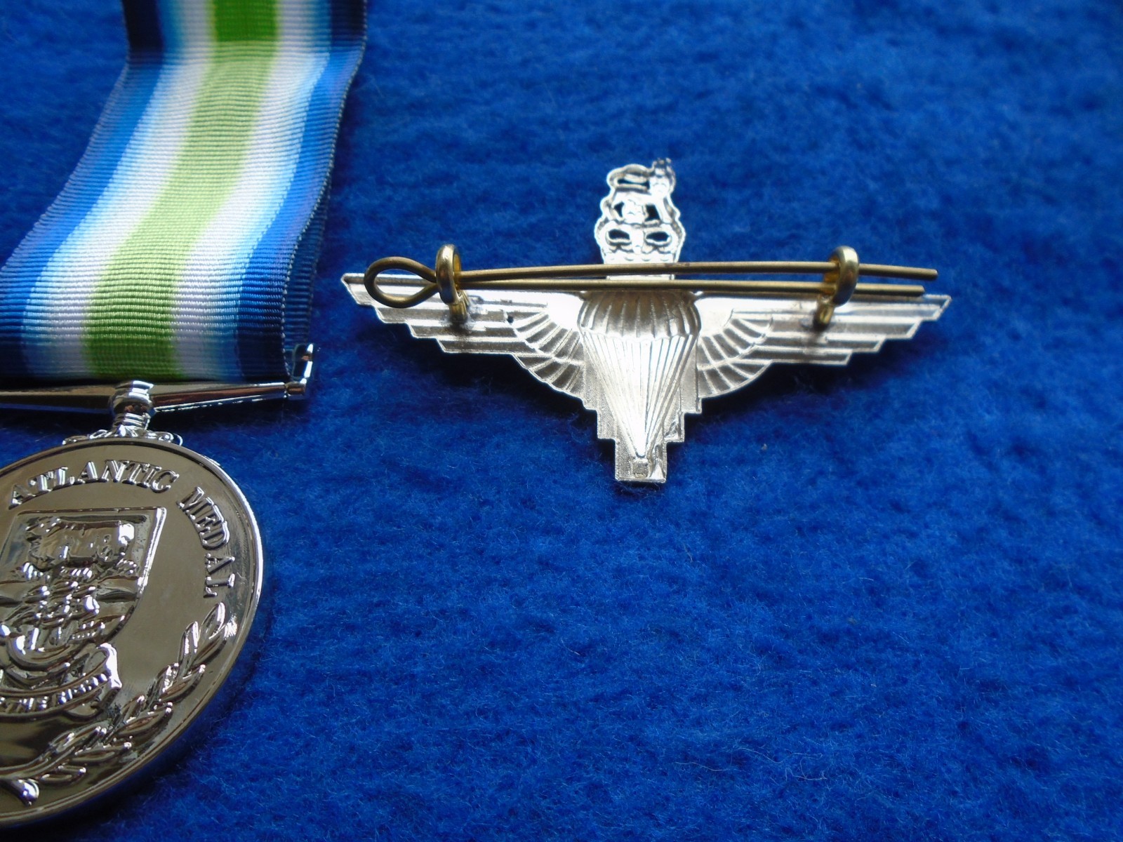 SOUTH ATLANTIC FALKLANDS MEDAL & ROSETTE+PARACHUTE REGIMENT BERET CAP ...