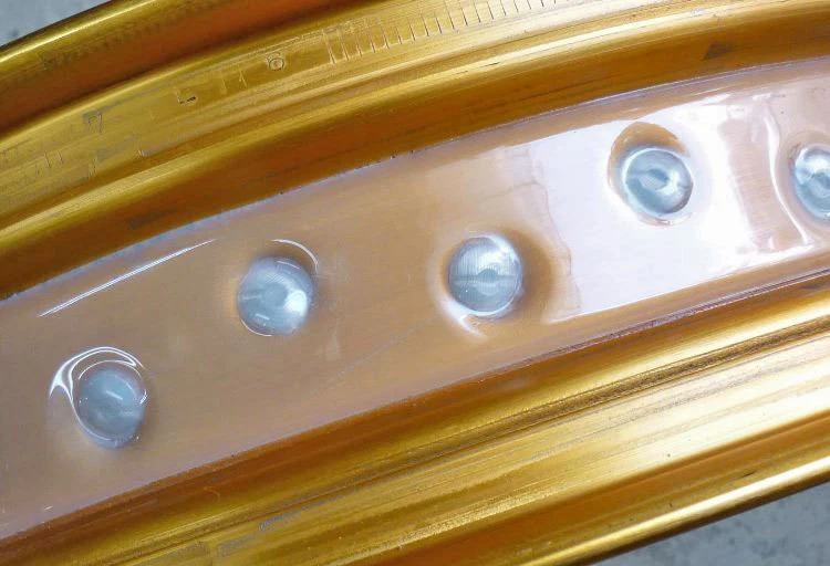 Triumph Street Scrambler Kit Tubeless Delantero 19×2.50 MT Trasero 17×4.25 MT OUTEX Foto 2 de 4