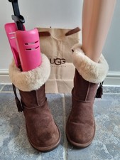 WOMENS UGG UGGS SUEDE PLUMDALE SHORT BOOTS SIZE UK 5 / OR EU 36 / BROWN COLOUR.