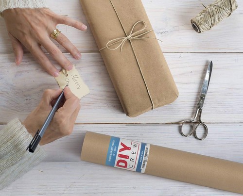 Hágalo usted mismo Crew 150' rollo de papel kraft marrón para envolver regalos y manualidades - Imagen 3 de 8
